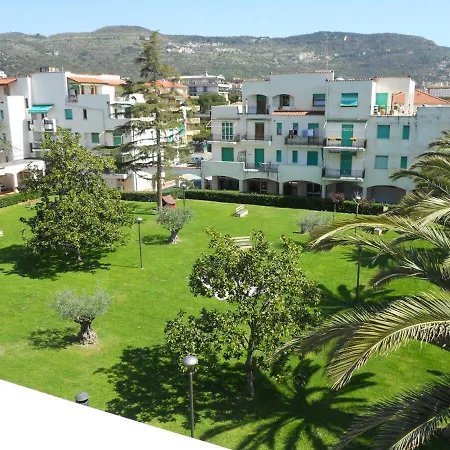 Lejlighed Fantastic Roof Terrace In Liguria 200 Meters From The Sea Pietra Ligure